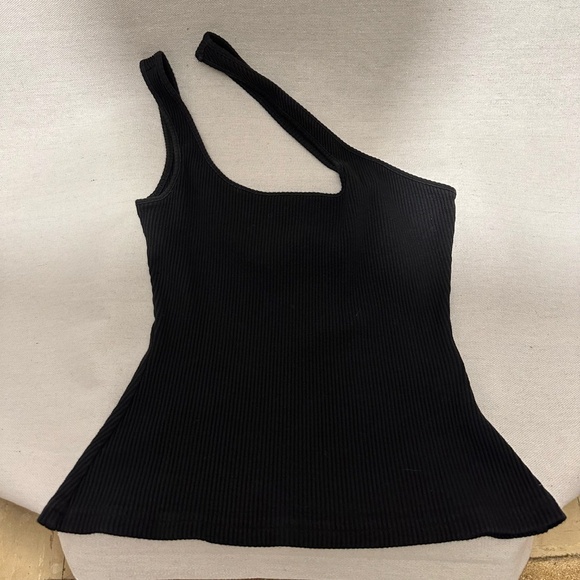 Atoir Black Asymmetric Tank Top - Picture 3 of 6